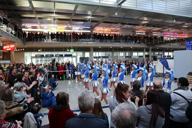 Die Tollitäten der Nürnberger Luftflotte des Prinzen Karneval beim traditionellen Prinzenflug. | Foto: Airport Nürnberg / Christian Albrecht