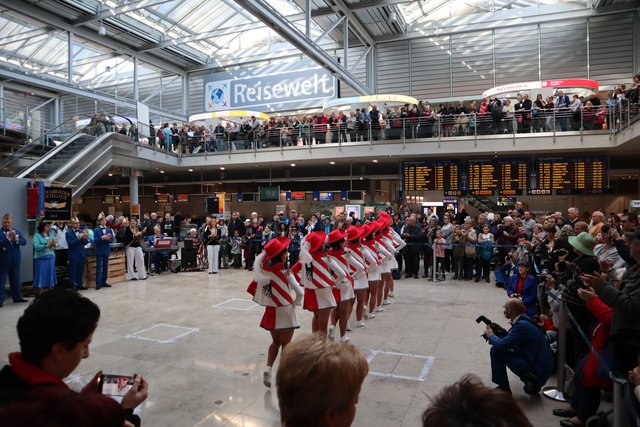 Die Tollitäten der Nürnberger Luftflotte des Prinzen Karneval beim traditionellen Prinzenflug. | Foto: Airport Nürnberg / Christian Albrecht