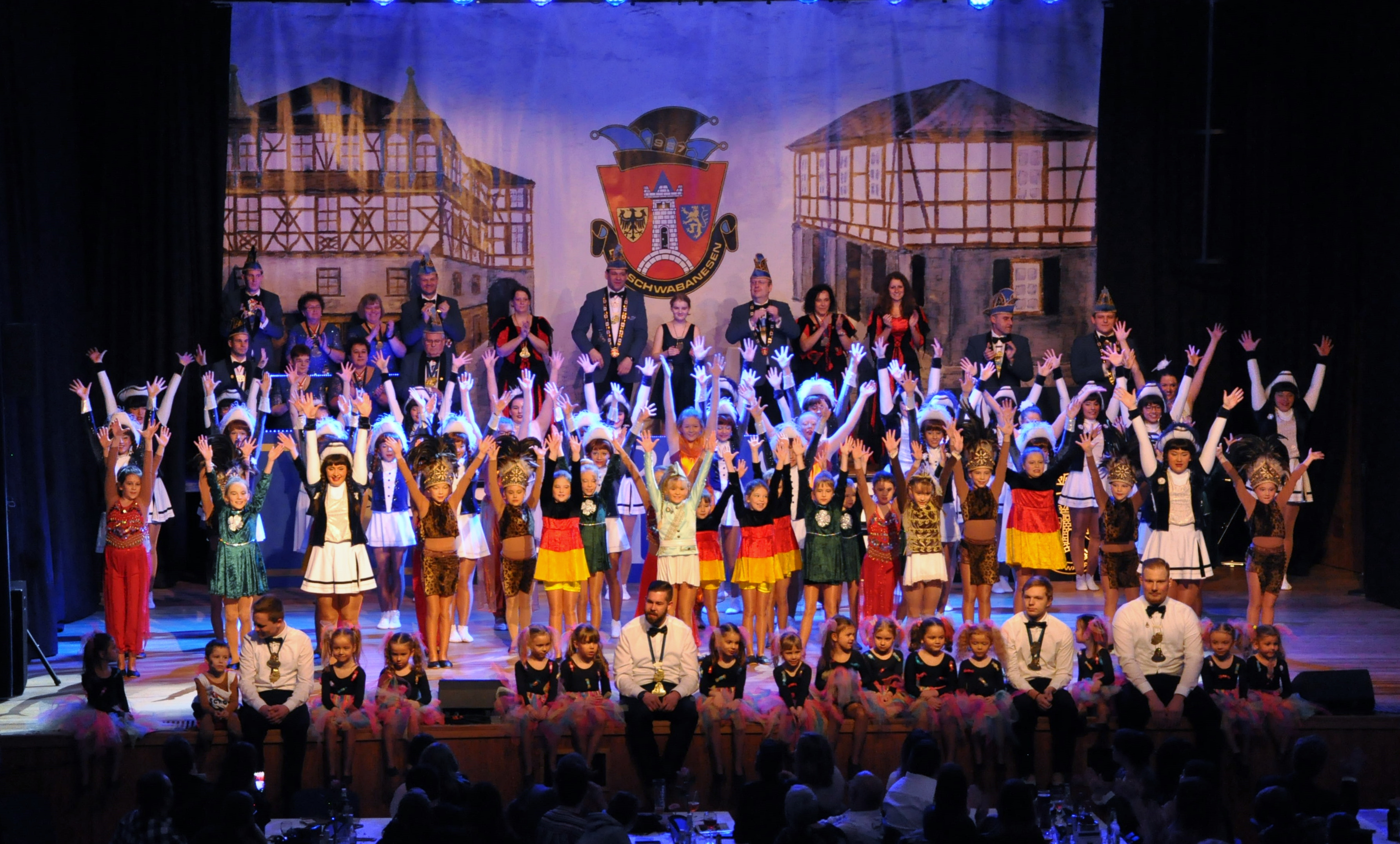 Eine tolle Mannschaft: Gruppenbild der Schwabanesen mit den Aktiven.