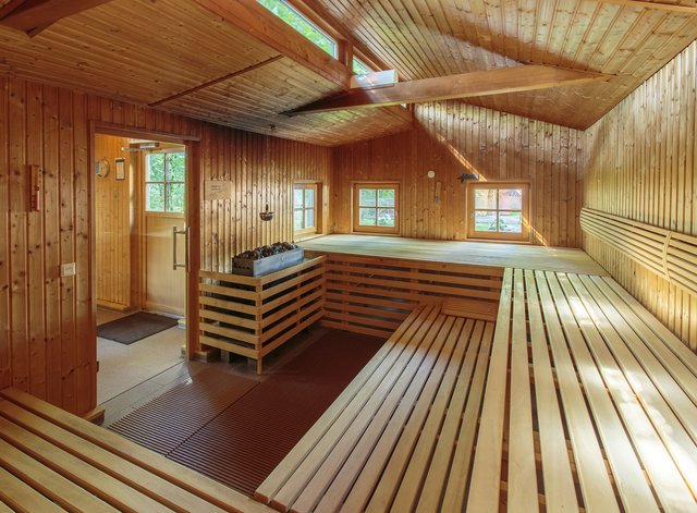 Blick in eine der typischen Holzhauskabinen im Katzwangbad. | Foto: © Stadt Nürnberg/NürnbergBad