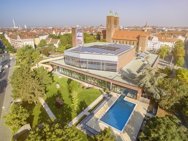 Das Südstadtbad aus der Vogelperspektive. | Foto: © Stadt Nürnberg/NürnbergBad