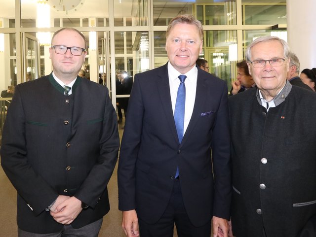 Die Messe-Macher Henning (li.) und Heiko Könicke (re., AFAG) mit dem CSU-Landtagsabgeordneten Norbert Dünkel. | Foto: © John R. Braun