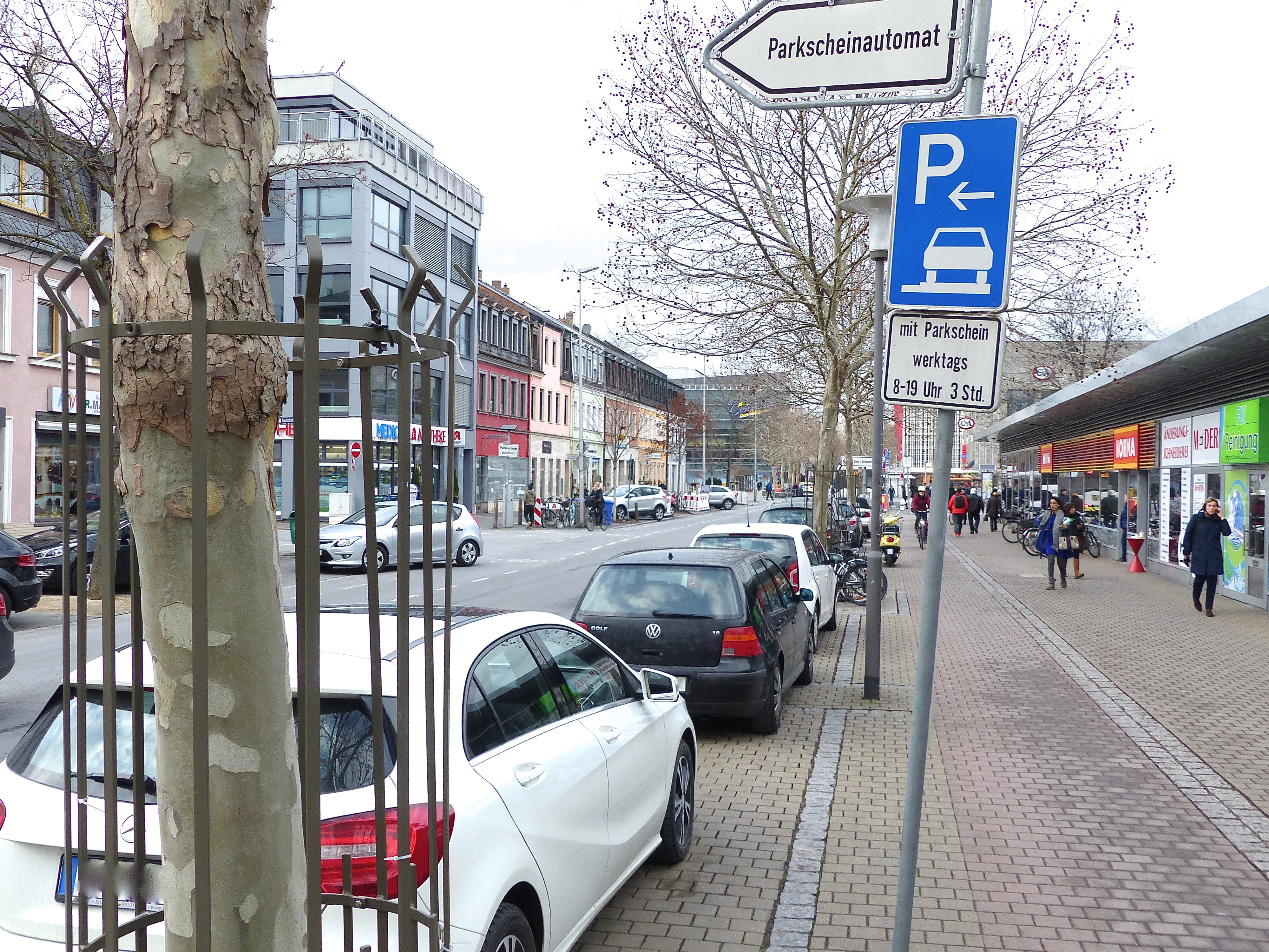 Der Platz ist knapp und bis auf den letzten Quadratmeter ausgelastet: Auch die Parkplatzsituation in der Innenstadt soll entschärft werden. Foto: © Uwe Müller