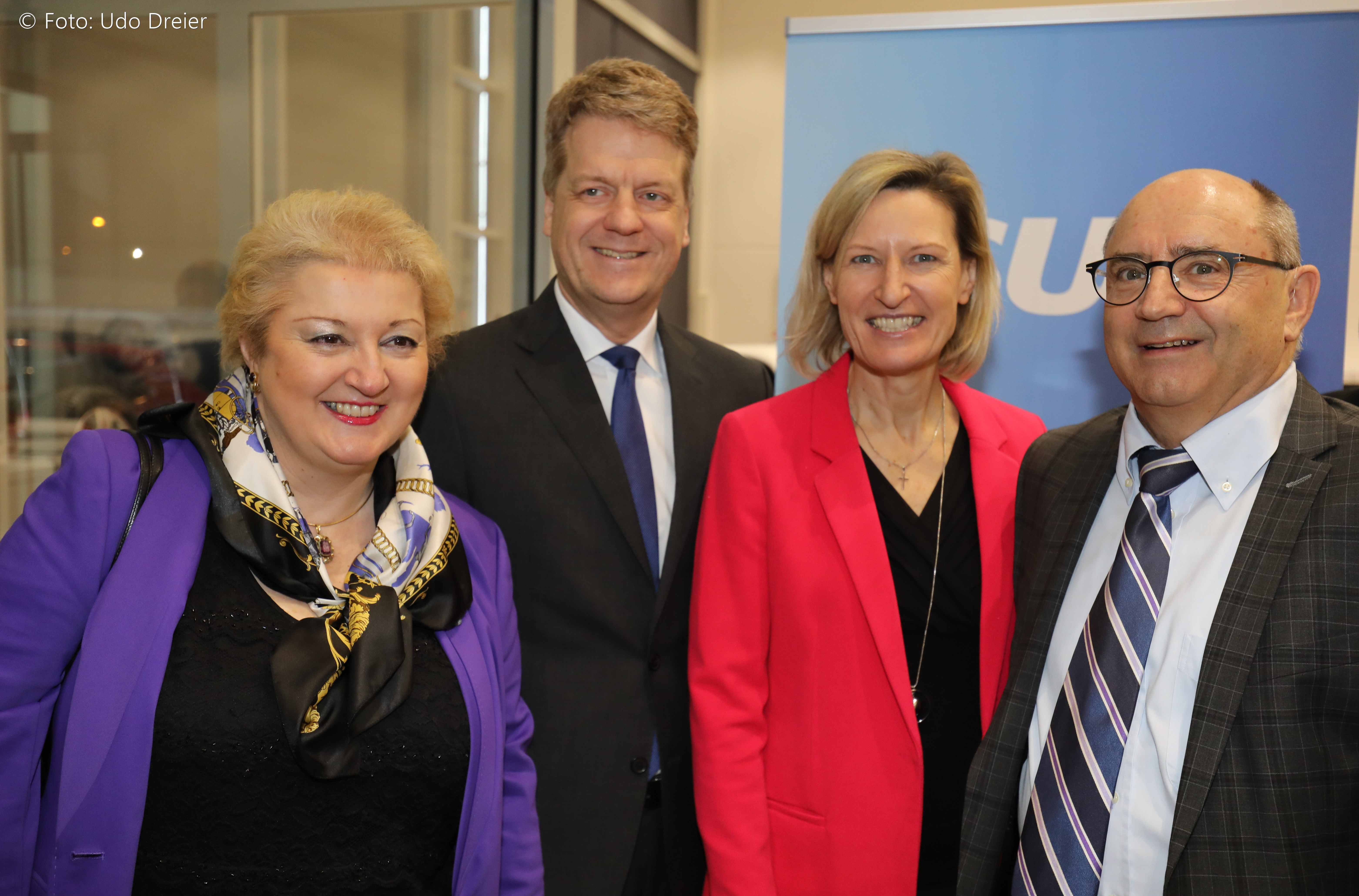 v.l.: Fürths Landtagsabgeordnete Petra Guttenberger, CSU-Kreisvorsitzender Fürth-Stadt Dr. Michael Au, Europaabgeordnete Prof. Dr. Angelika Niebler und Wilhelm Graf, Inhaber des gleichnamigen Autohauses in Fürth.