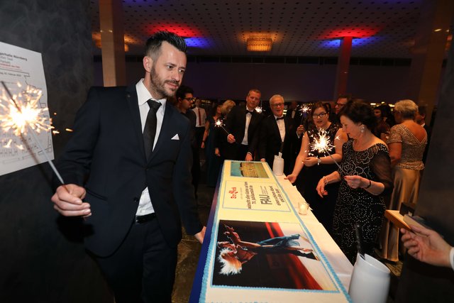 Geburtstagstorte - Foto: Udo Dreier - 02.02.2019 -  Nürnberg - Meistersingerhalle - Uni-Ball - Ball der Hochschulen