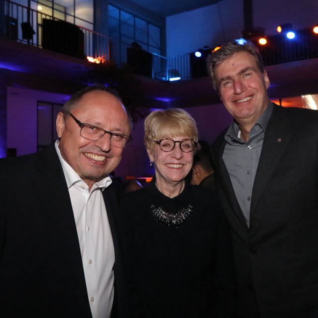 Spielwarenmesse-Chef Ernst Kick (links) mit Ehefrau Andrea und NürnbergMesse-CEO Peter Ottmann. | Foto: © John R. Braun