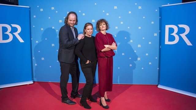 Andreas Leopold Schadt (Rolle: Kriminalkommissar Sebastian Fleischer), Dagmar Manzel (Rolle: Kriminalhauptkommissarin Paula Ringelhahn) und Eli Wasserscheid (Rolle: Kriminalkommissarin Wanda Goldwasser, v.l.). | Foto: © BR-Bild