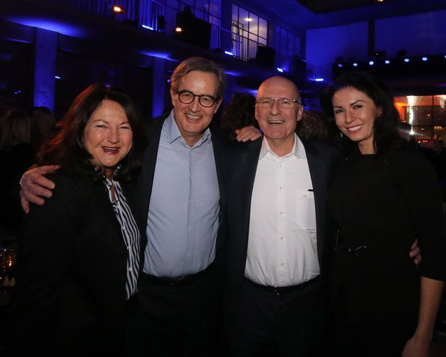 Theophil Graband (VR Smart Finanz, 2.v.li.) mit Ehefrau Eva-Maria und Unternehmer Alexander Fackelmann mit Lebensgefährtin Seval Tönnes. | Foto: © John R. Braun