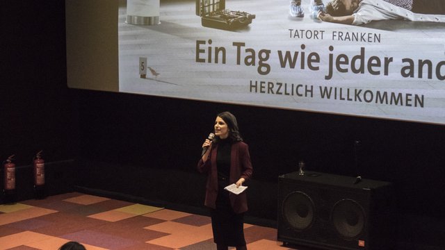 BR-Moderatorin Sandra Rieß bei der Begrüßung der Gäste. | Foto: © BR-Bild