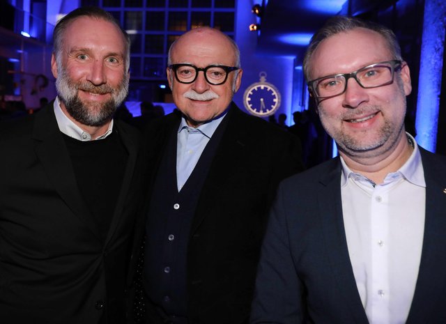 Die Opernball-Macher Andreas (links) und Simon Röschke (rechts) mit Unternehmer Gerd Schmelzer, der den ehemaligen Milchhof als Top-Location für das Event zur Verfügung stellte. | Foto: © Udo Dreier