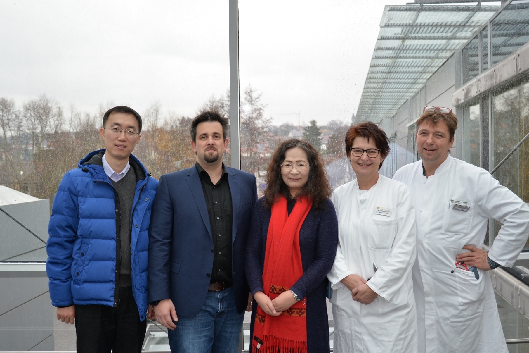 v.l.n.r. Hongjun He (Stiftung Deutsch-Chinesischer Technologieaustausch, DCTA), Dr. Lorenz Breuer (Universitätsklinikum Erlangen), Prof. Li He (West China Hospital Chengdu, Sichuan Provinz), Dr. Barbara Willaczek, Prof. Dr. Jürgen Gschossmann.
