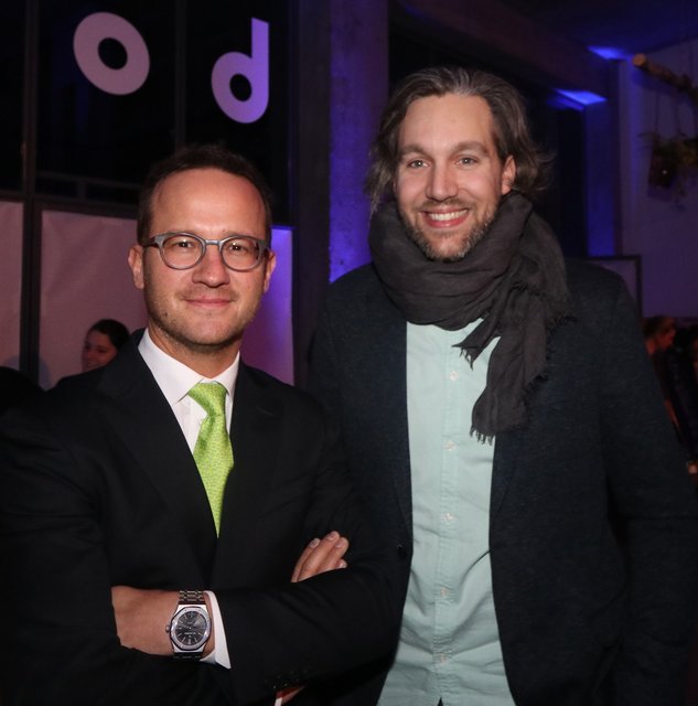 Rechtsanwalt Daniel Kaut (links) mit Stefan
Schlosser (Fruchtecke Schlosser). | Foto: © John R. Braun