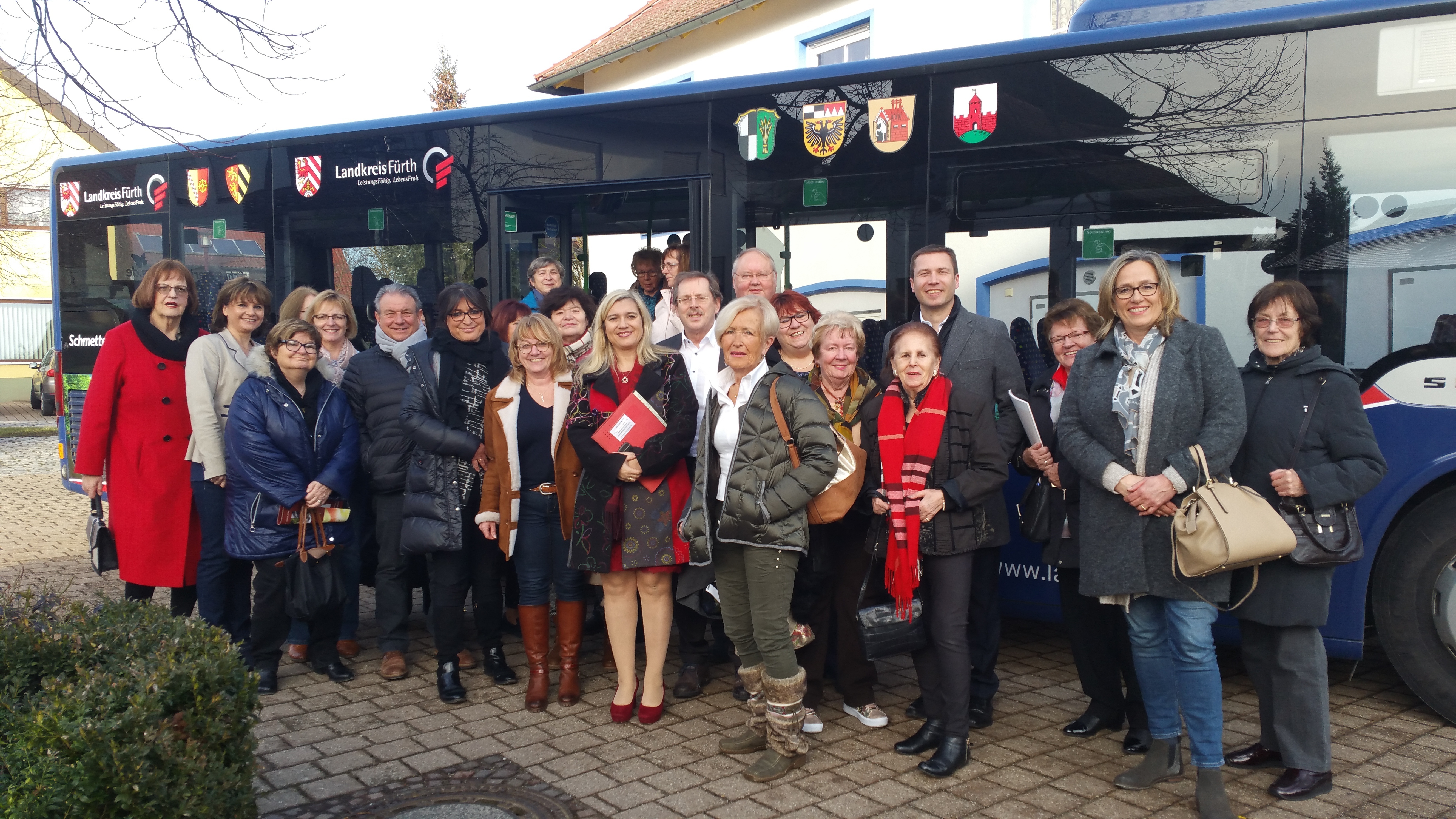 Die Frauen-Union Fürth Land, mit Ministerin Melanie Huml und Landrat Matthias Dießl, auf Tour durch den Landkreis.