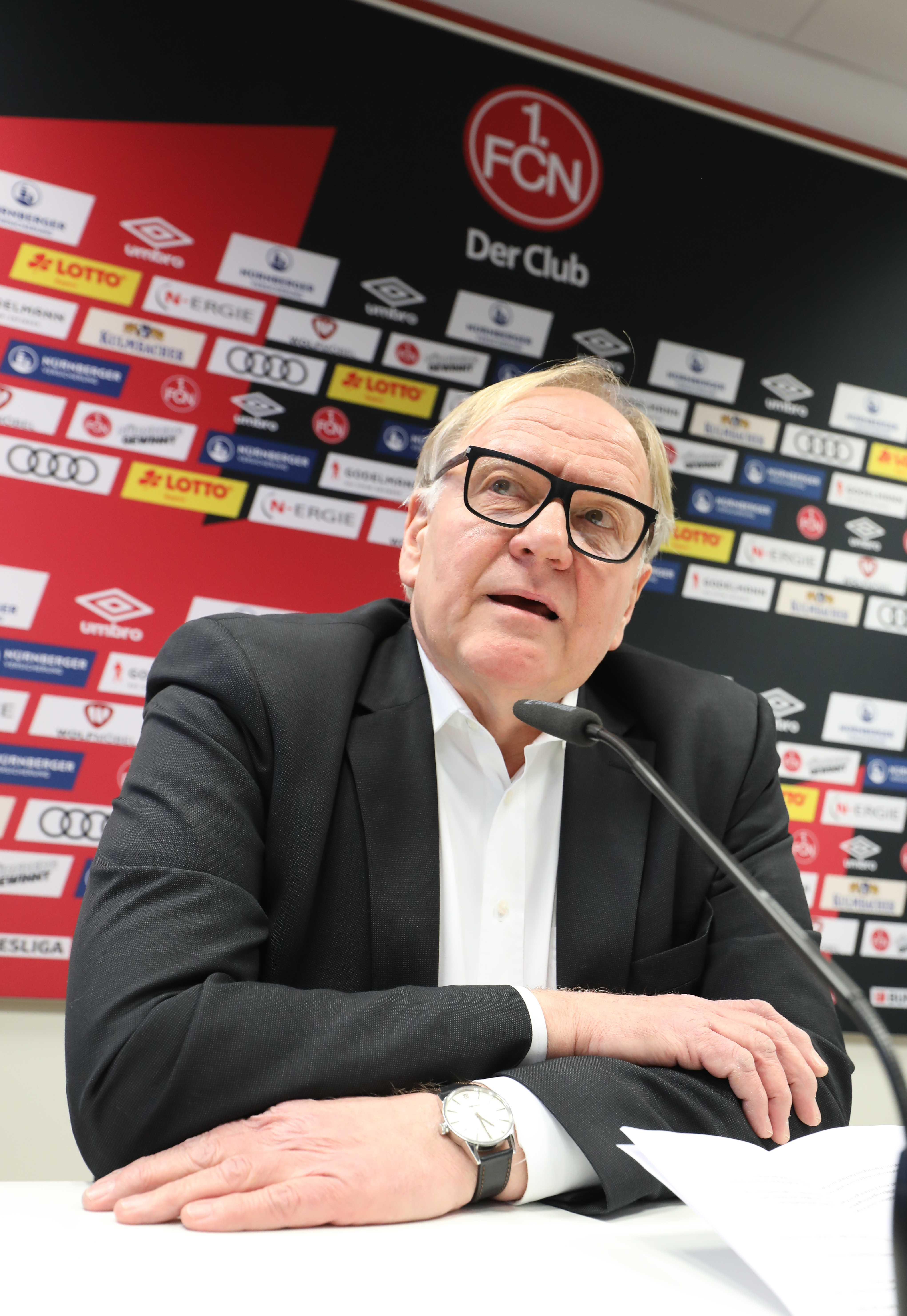 Aufsichtsratssprecher Dr. Thomas Grethlein verkündete die Trennung von Sportvorstand Andreas Bornemann.
