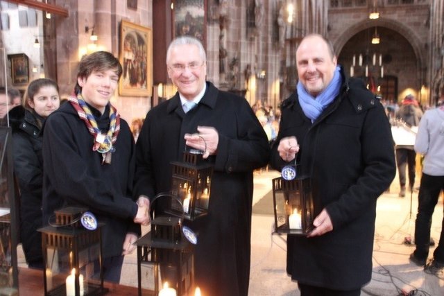 v.l.n.r.: Benjamin Schmidt (Stamm Phönix), Joachim Herrmann (Bayrischer Innenminister), Christian Vogel (Nürnberg, 2. Bürgermeister)
