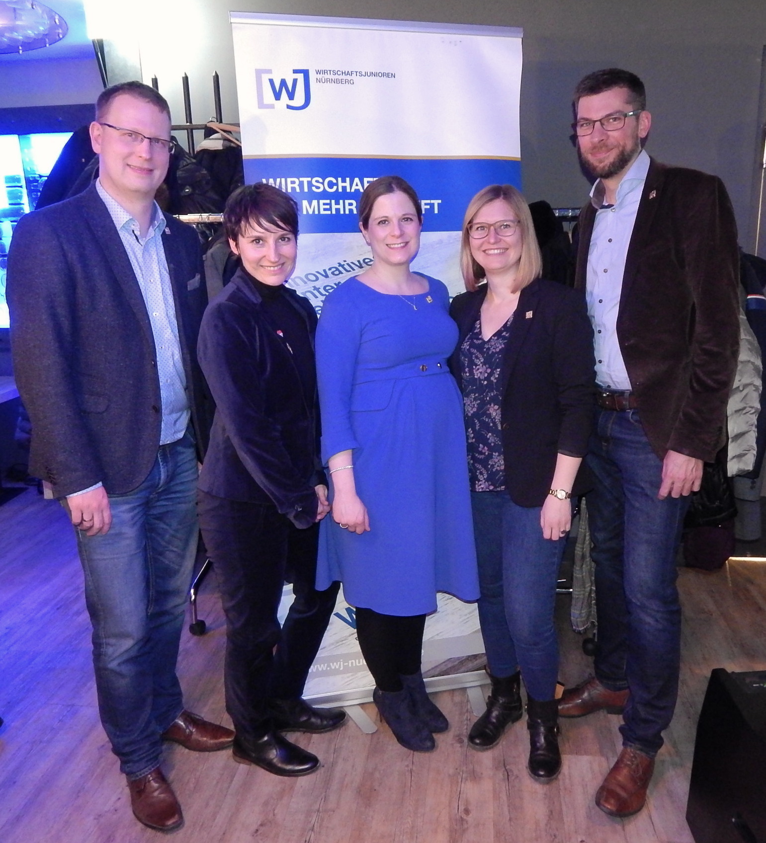 Vorstand der WJ Nürnberg 2019: Markus Zwingel (Moritz Fürst GmbH & Co. KG), Rebekka Schmidt (Josephs – Das offene Innovationslabor), Christiane Gundermann (Gundermann – Wirtschaftsprüfer/Steuerberater GbR), die neu gewählte Kreissprecherin Laura Weber (CINECITTA‘ Multiplexkino GmbH & Co. KG) und Oliver Dürrbeck (ARENA Nürnberg Betriebs GmbH).