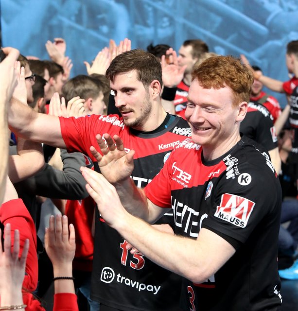 (HJKrieg, Erlangen) HC Erlangen: Bergischer HC 26:18 und 
Nicolai Theilinger (r) wieder dabei