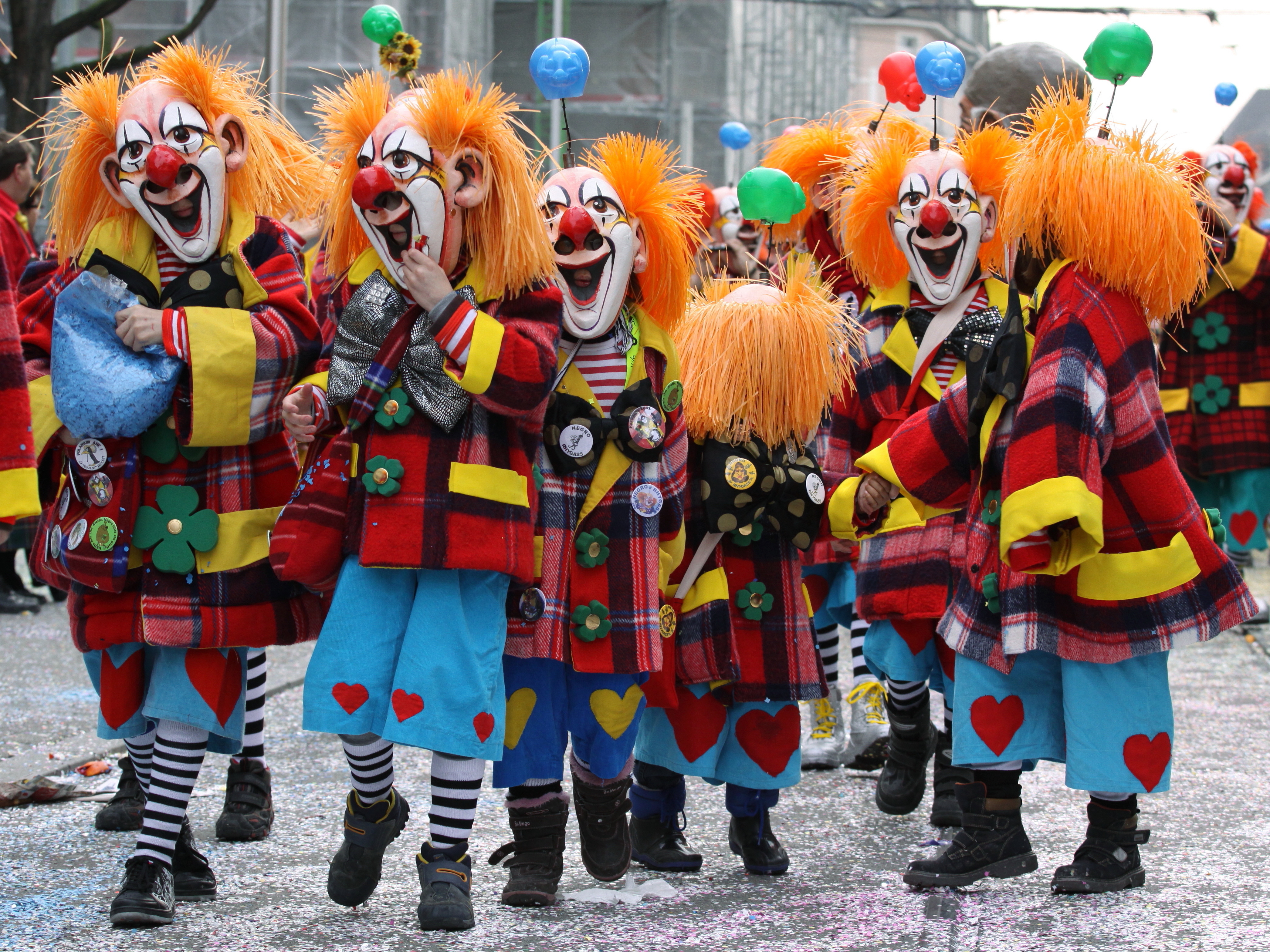 Faschingsumzüge, Prunksitzungen, Kinderfastnacht und Kehraus: Bis zum 5. März steppt der der Karnevalsbär in Franken.