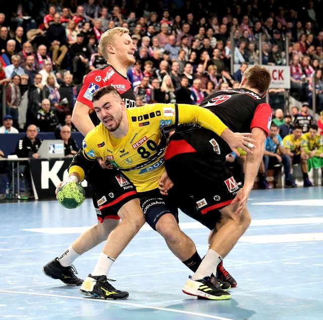HC Erlangen mit guter Abwehrleistung hier gegen Jannik Kohlbacher
