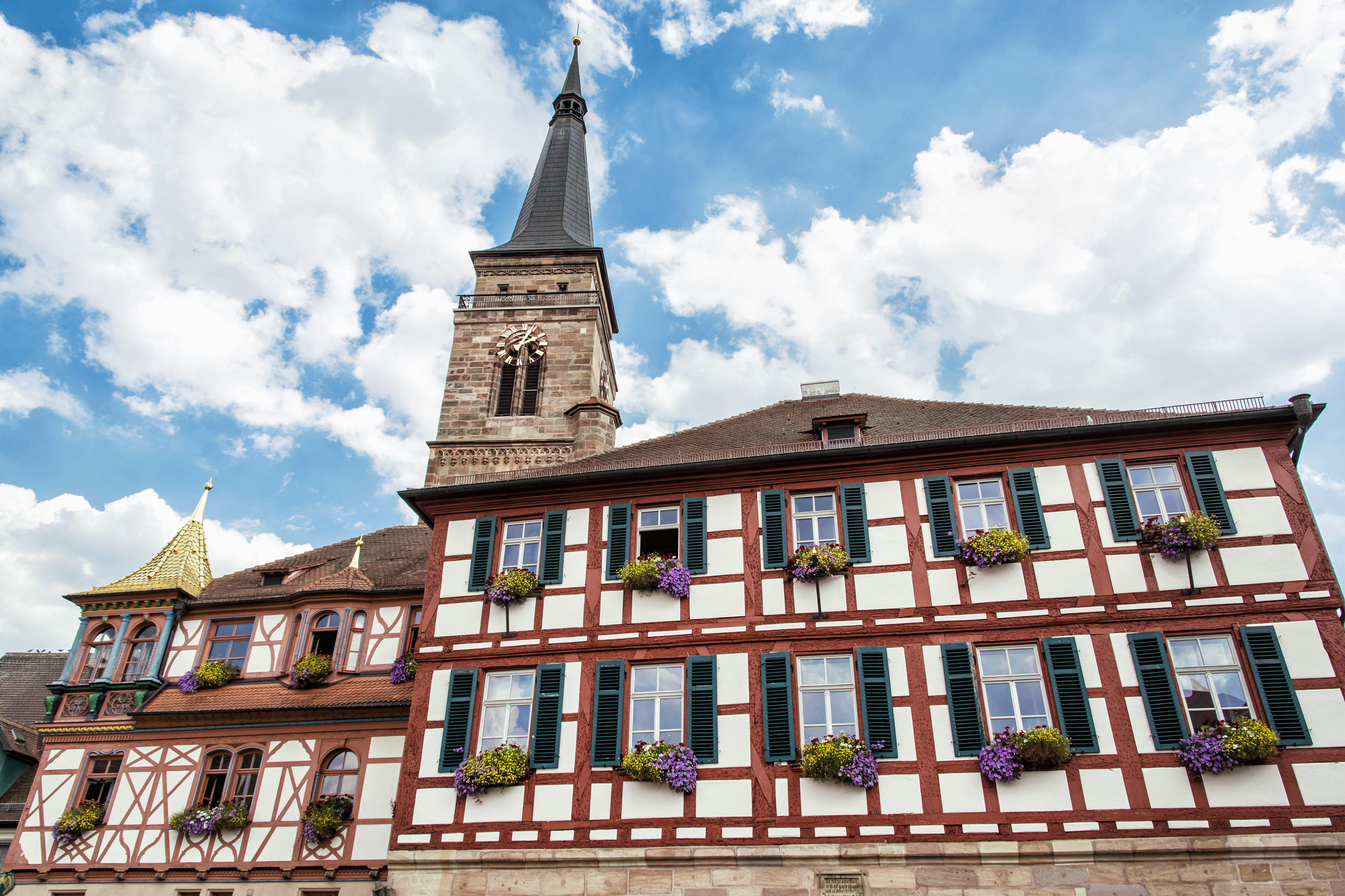 Im Schwabacher Rathaus ist die Welt in Ordnung: Der Haushalt 2019 ist solide finanziert.
