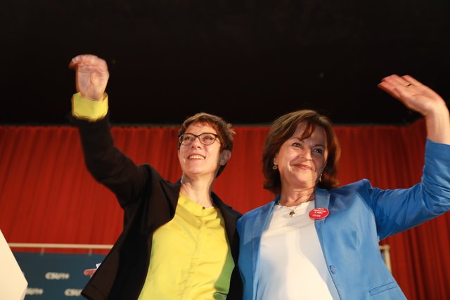 Annegret Kramp-Karrenbauer und Marlene Mortler.  | Foto: Udo Dreier