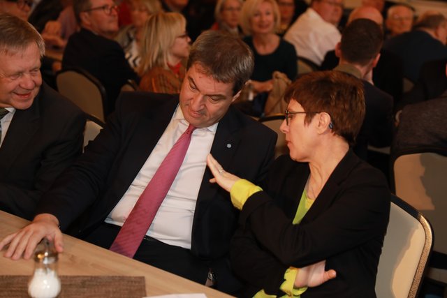 Highlight zum 44. politischen Fischessen: AKK und Söder treffen aufeinander!  | Foto: Udo Dreier