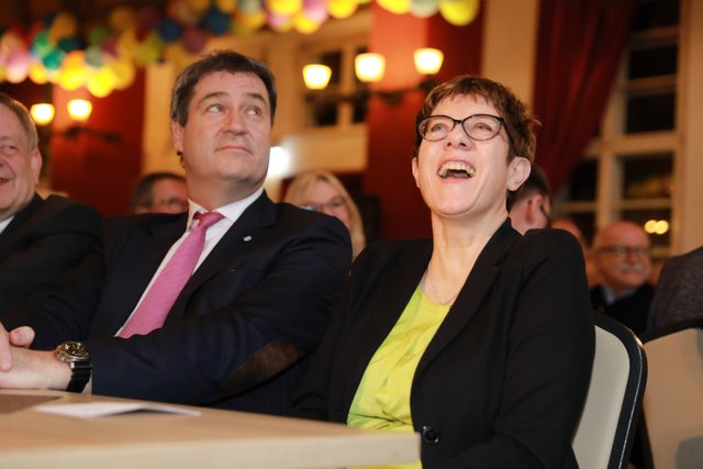 Highlight zum 44. politischen Fischessen: AKK und Söder treffen aufeinander!  | Foto: Udo Dreier