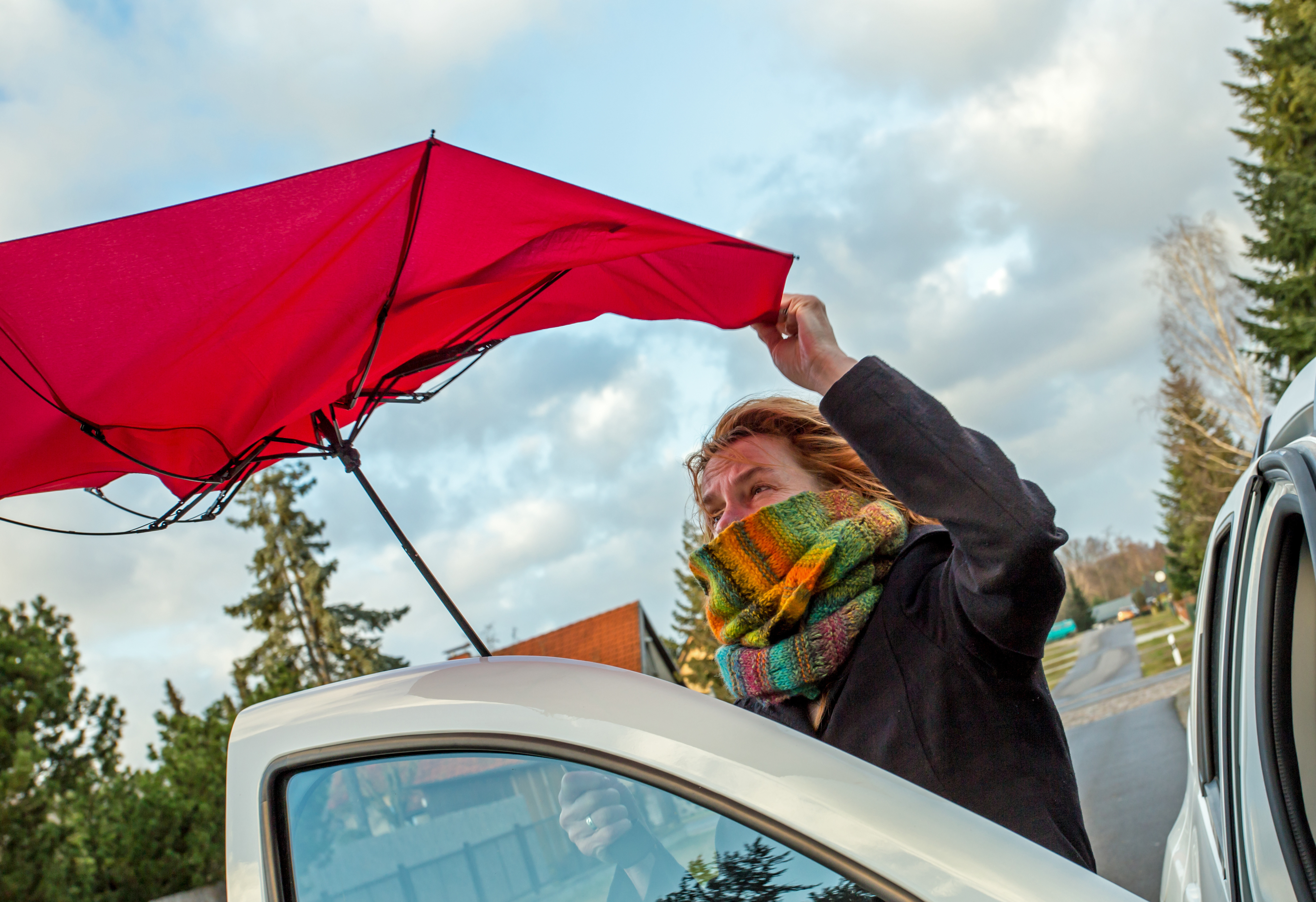 Das Sturmtief Eberhard hat Schäden in Mittelfranken angerichtet. Es wird geraten, zu Hause zu bleiben und wenn möglich, Autofahrten zu vermeiden.