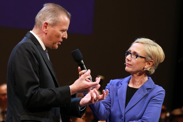 Nürnbergs Oberbürgermeister Dr. Ulrich Maly mit Moderatorin Amelie Fried.  | Foto: Udo Dreier