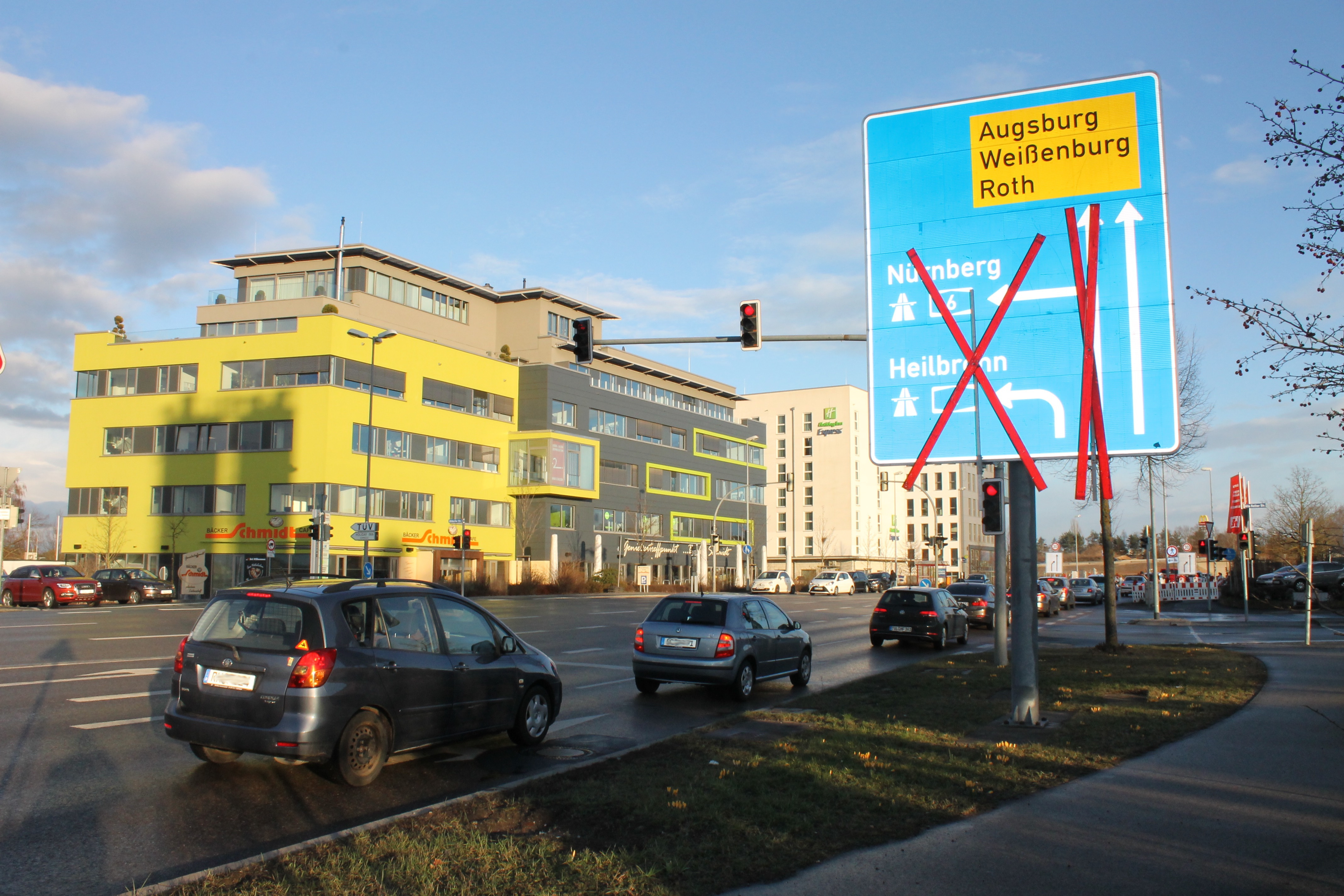 Von Richtung Schwabacher Innenstadt kommend, gibt es derzeit keine Möglichkeit, auf die Autobahn Heilbronn und Nürnberg abzubiegen.