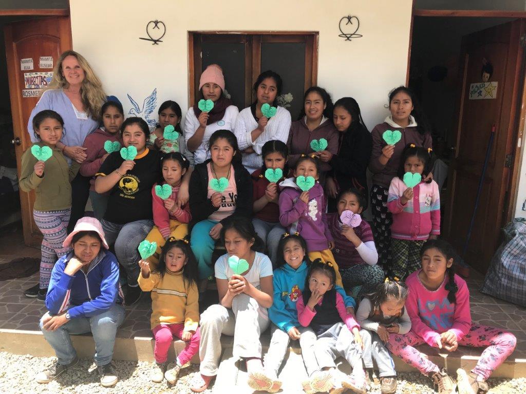 Sabine Herrmann und ihre Kinder in Peru