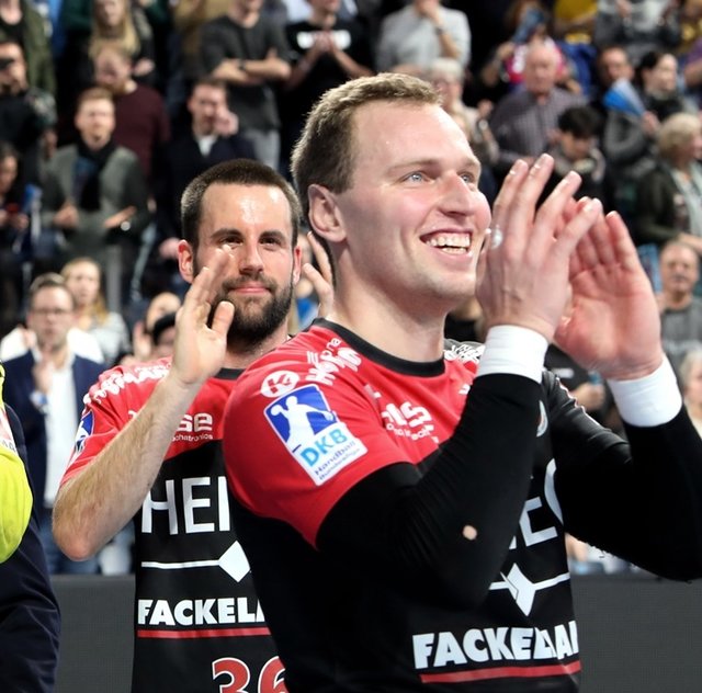 (Jocki_Foto, hl-studios, Erlangen) HC Erlangen und Martin Murawski (rechts) verlängern Vertrag

