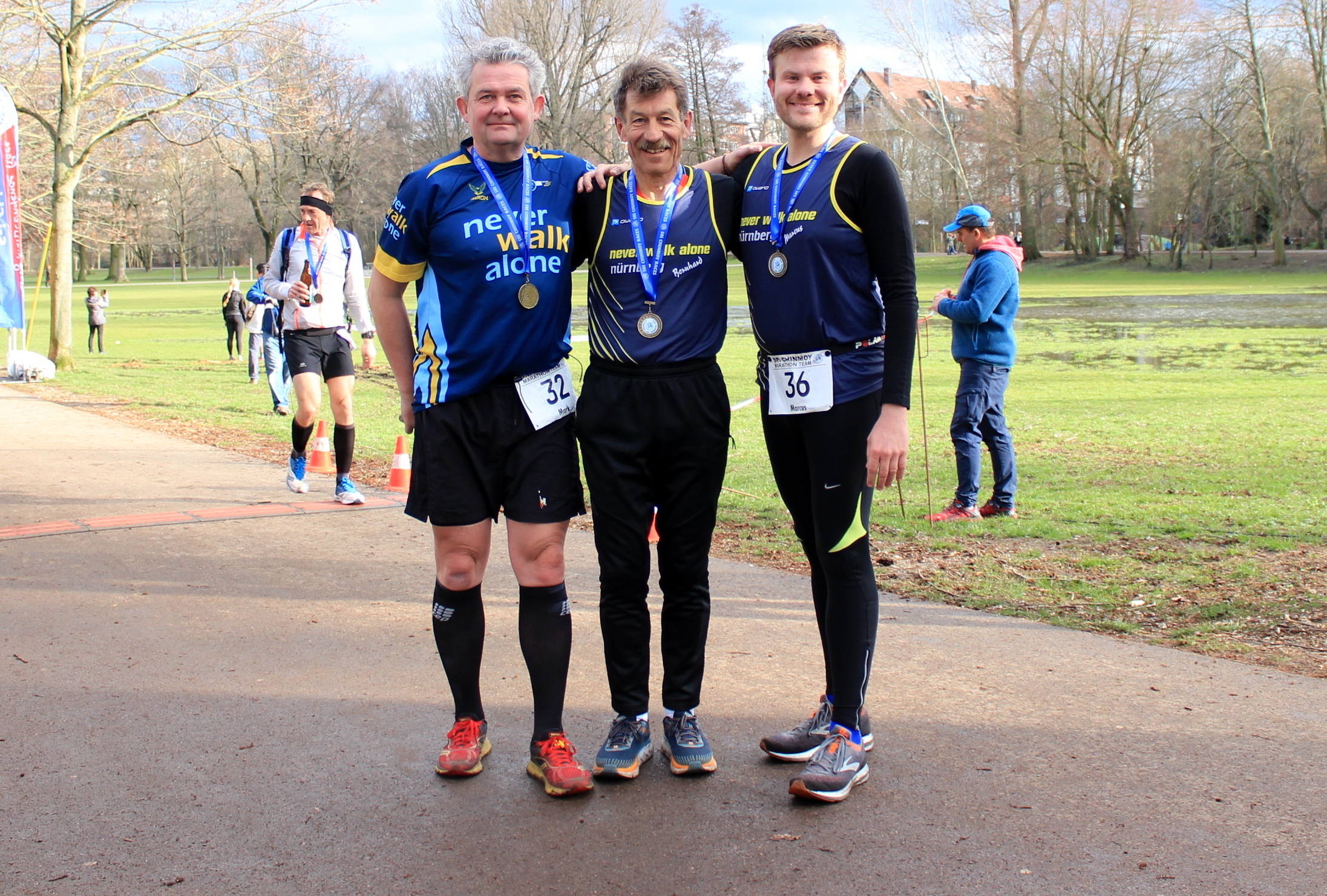 Pesonaltrainer Bernhard Nuss (Mitte) mit seinen Schützlingen Mark Kaller (li.) und Marcus König (re.)