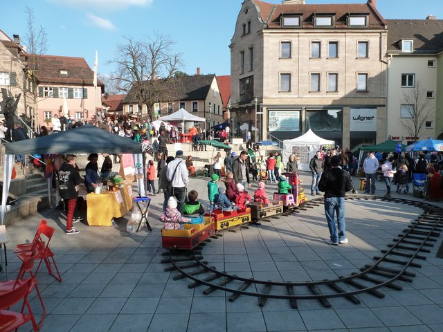 Ideen, Angebote und Überraschungen – der Frühlingsmarkt auf dem Marktplatz bietet für jeden etwas.�