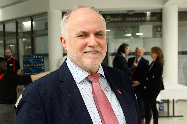 Glückwünsche zur Neueröffnung gab es auch vom Rother Landrat Herbert Eckstein. | Foto: © tom
