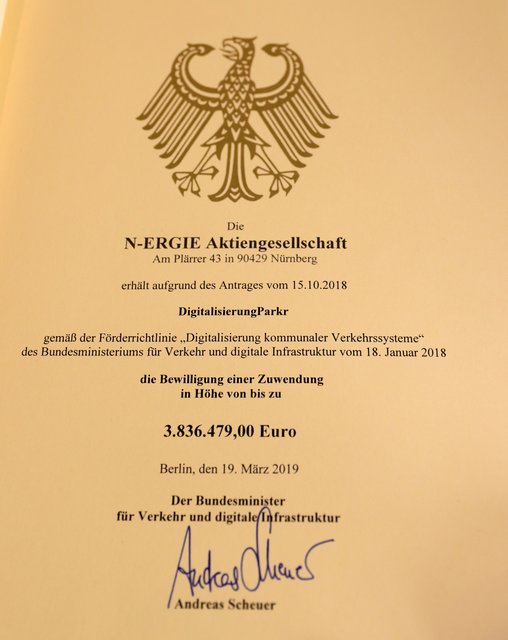 Förderurkunde für die N-ERGIE in Höhe von 3.836.479 Euro.  | Foto: Nicole Fuchsbauer