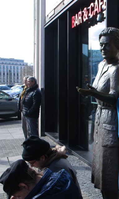 Heidi Kabel lädt ein