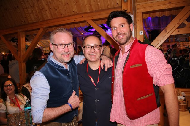 Kai Eschenbacher (Mitte), Marketingdirektor vom Hauptsponsor Tucher, mit Simon Röschke (li., Opernball Nürnberg) und Altstadtfestwirt Christian Wagner.
 | Foto: © Veranstalter