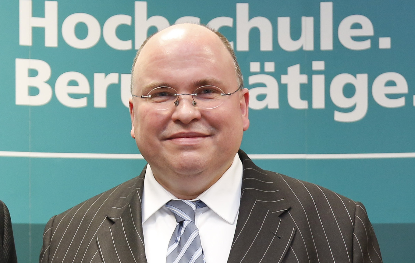 Dr. Michael Schörnig ist neuer Professor an der FOM.