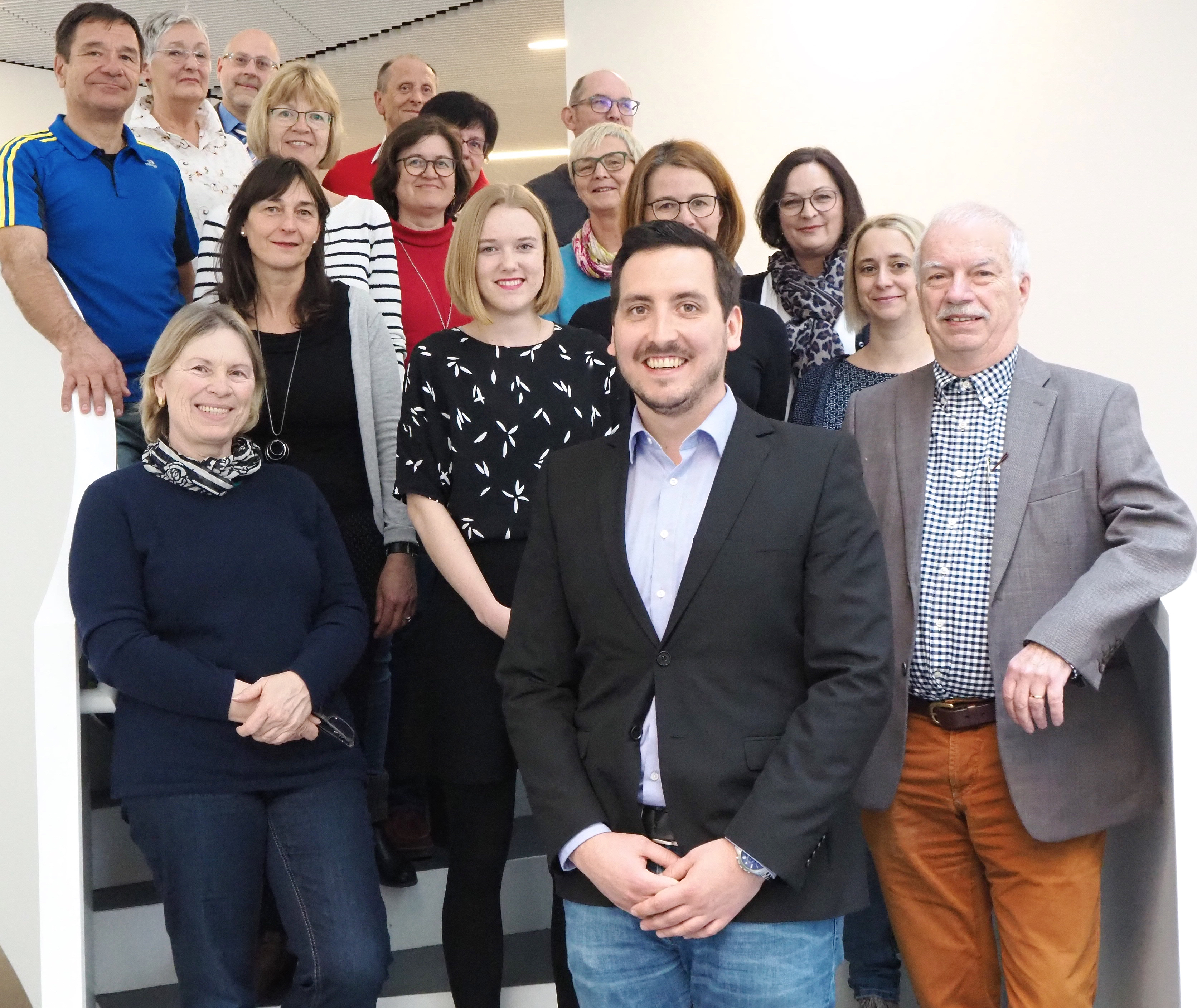 Bildungskoordinator Sven Czekal (vorne Mitte) tauschte sich gemeinsam mit Landkreismitarbeiterinnen und -mitarbeitern sowie Vertretern der Schülercoaching-Teams aus.
Foto: LRA ERH