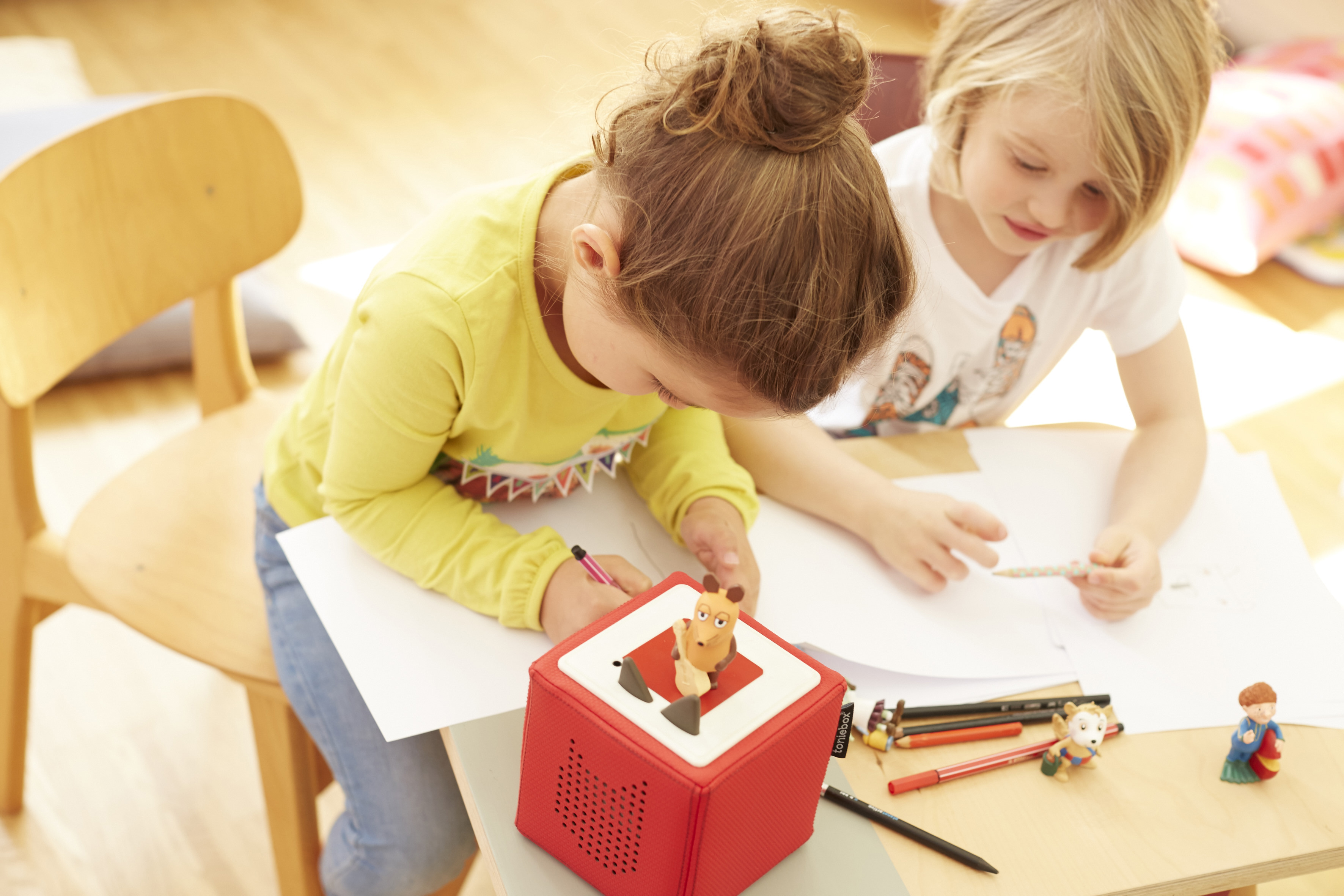 Toniebox und Toniefiguren im Kinderzimmer; Tonies können jetzt in der Stadtbibliothek Nürnberg ausgeliehen werden.