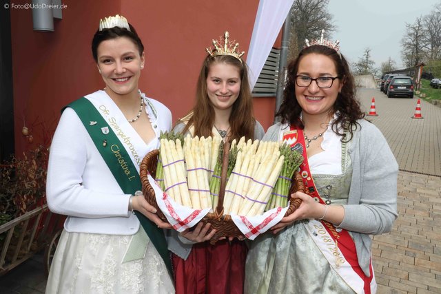 Start in die bayerische Spargelsaison 2019 in Obermichelbach.  | Foto: Udo Dreier
