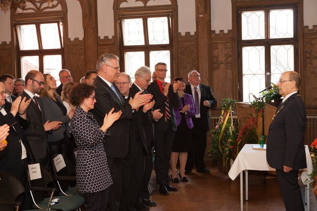 Abschied aus dem Rathaus - 2016 schied Franz Stumpf aus dem Amt des Oberbürgermeisters. Die Gäste dankten ihm mit stehendem Dauer-Applaus. | Foto: Roland Rosenbauer