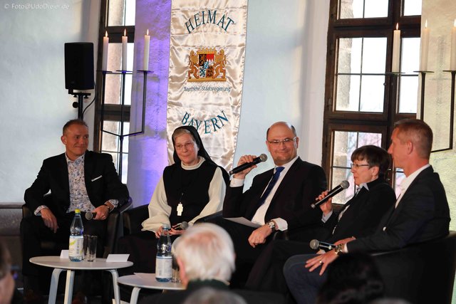 „Heimatpreis Nordbayern“ auf der Nürnberger Kaiserburg.  | Foto: Udo Dreier