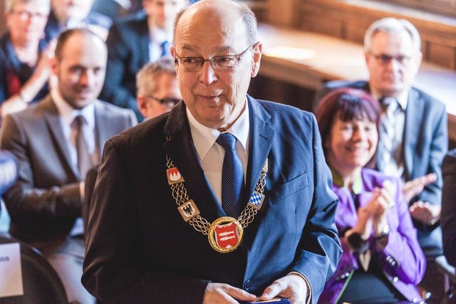 Abschied aus dem Rathaus - 2016 schied Franz Stumpf aus dem Amt des Oberbürgermeisters. Nun ist er im Alter von 68 Jahren gestorben. | Foto: PepperArts - Andreas Hellmann
