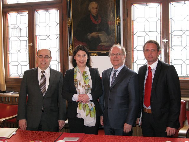 2013: Hier wurde das Medical Valley-Center auf den Weg gebracht: Forchheims Oberbürgermeister Franz Stumpf, Bayerns Wirtschaftsstaatssekretärin Katja Hessel, Prof. Dr-Ing. Dr. h.c. Erich R. Reinhardt und der Landtagsabgeordnete Thorsten Glauber. | Foto: R. Rosenbauer