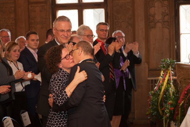 Abschied aus dem Rathaus - 2016 schied Franz Stumpf aus dem Amt des Oberbürgermeisters. Die Gäste dankten ihm mit stehendem Dauer-Applaus. | Foto: Roland Rosenbauer