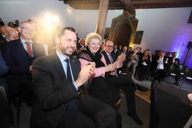 „Heimatpreis Nordbayern“ auf der Nürnberger Kaiserburg.  | Foto: Udo Dreier