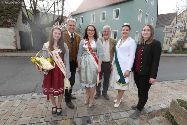Start in die bayerische Spargelsaison 2019 in Obermichelbach.  | Foto: Udo Dreier