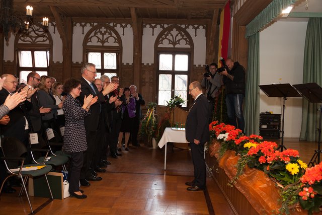 Abschied aus dem Rathaus - 2016 schied Franz Stumpf aus dem Amt des Oberbürgermeisters. Die Gäste dankten ihm mit stehendem Dauer-Applaus. | Foto: Roland Rosenbauer